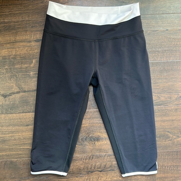 lululemon athletica Bandha Crop Black / White Size 6 - Picture 3 of 5